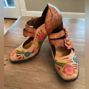 SOCOFY SIZE 39 US 8 ARTSY FLORAL BOHO MARY JANE HEELED LEATHER PUMPS